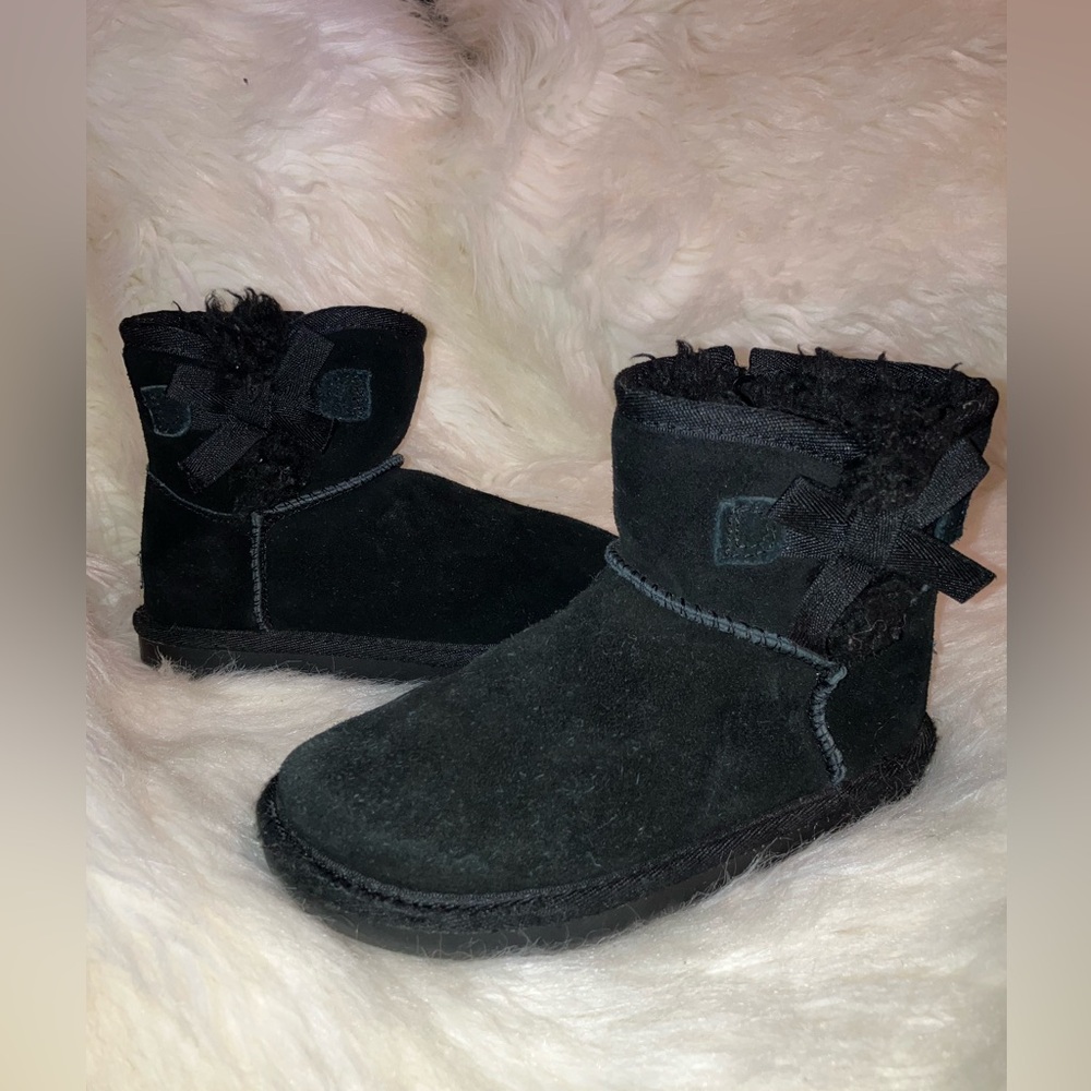 Koolaburra by UGG bow design black ankle booties!!